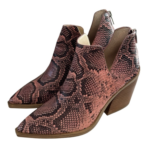 Vince Camuto Shoes - Vince Camuto Women's Gigietta Bootie Pink Black Snake Print Size 8.5M